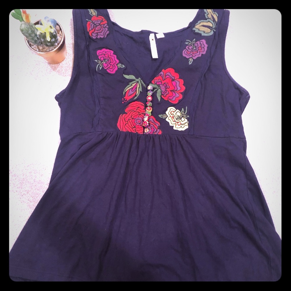 Anthropologie medium little yellow button top EUC